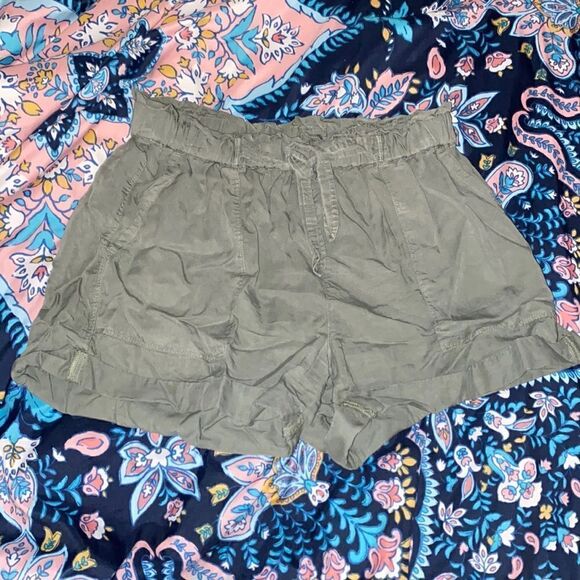 American Eagle paper bag shorts - Picture 2 of 5